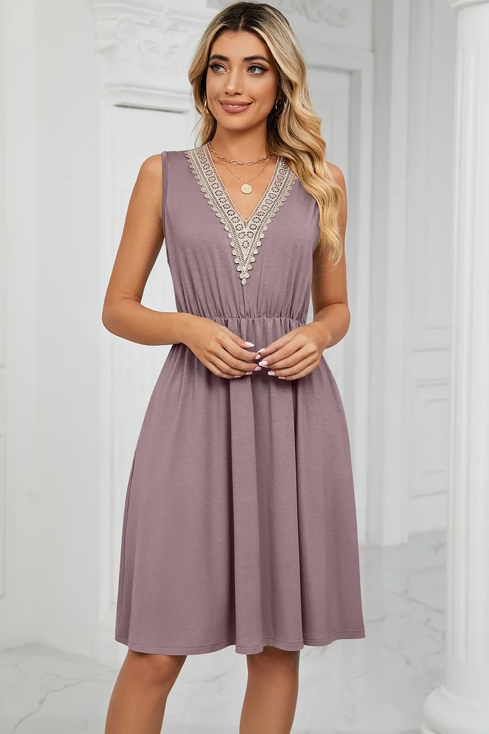 Solid color V-neck lace patchwork sleeveless pocket waist cinching dress