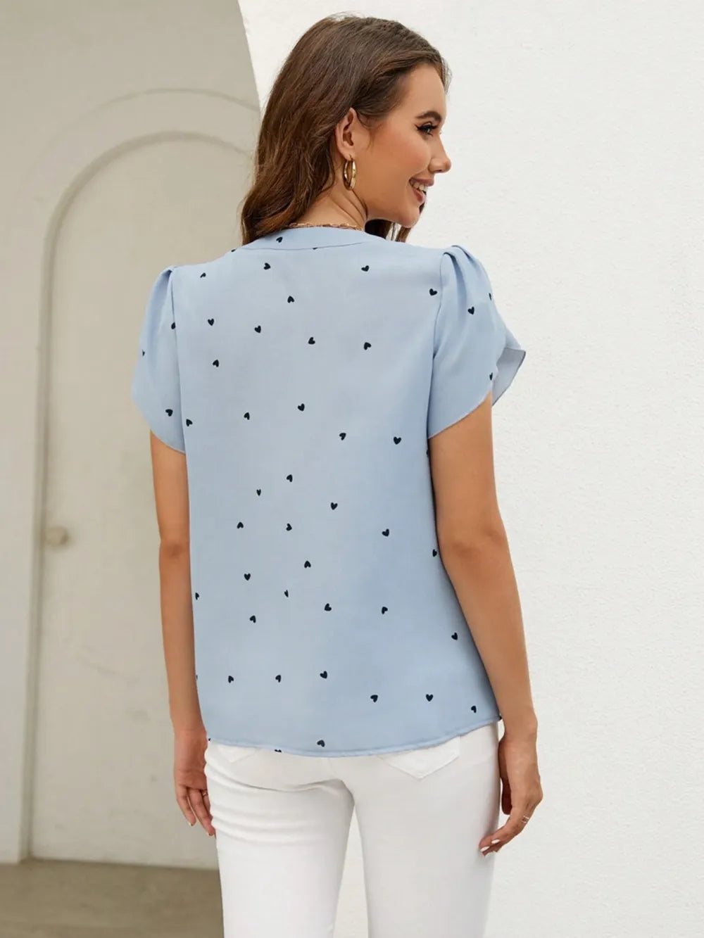V-neck heart-shaped petal sleeve shirt with elegant women's top