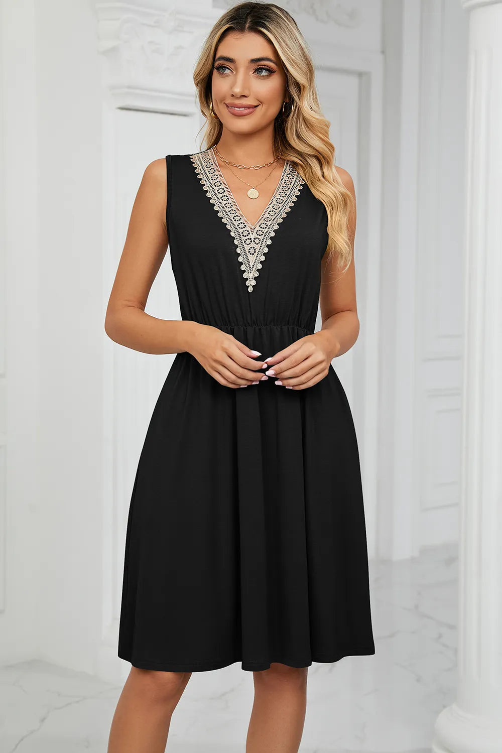Solid color V-neck lace patchwork sleeveless pocket waist cinching dress