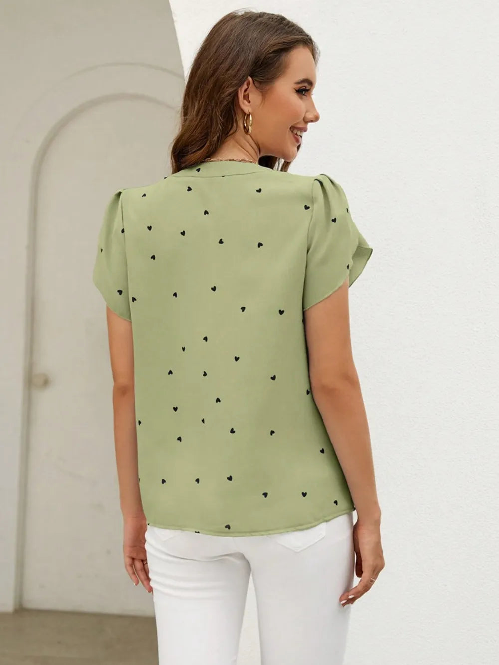 V-neck heart-shaped petal sleeve shirt with elegant women's top