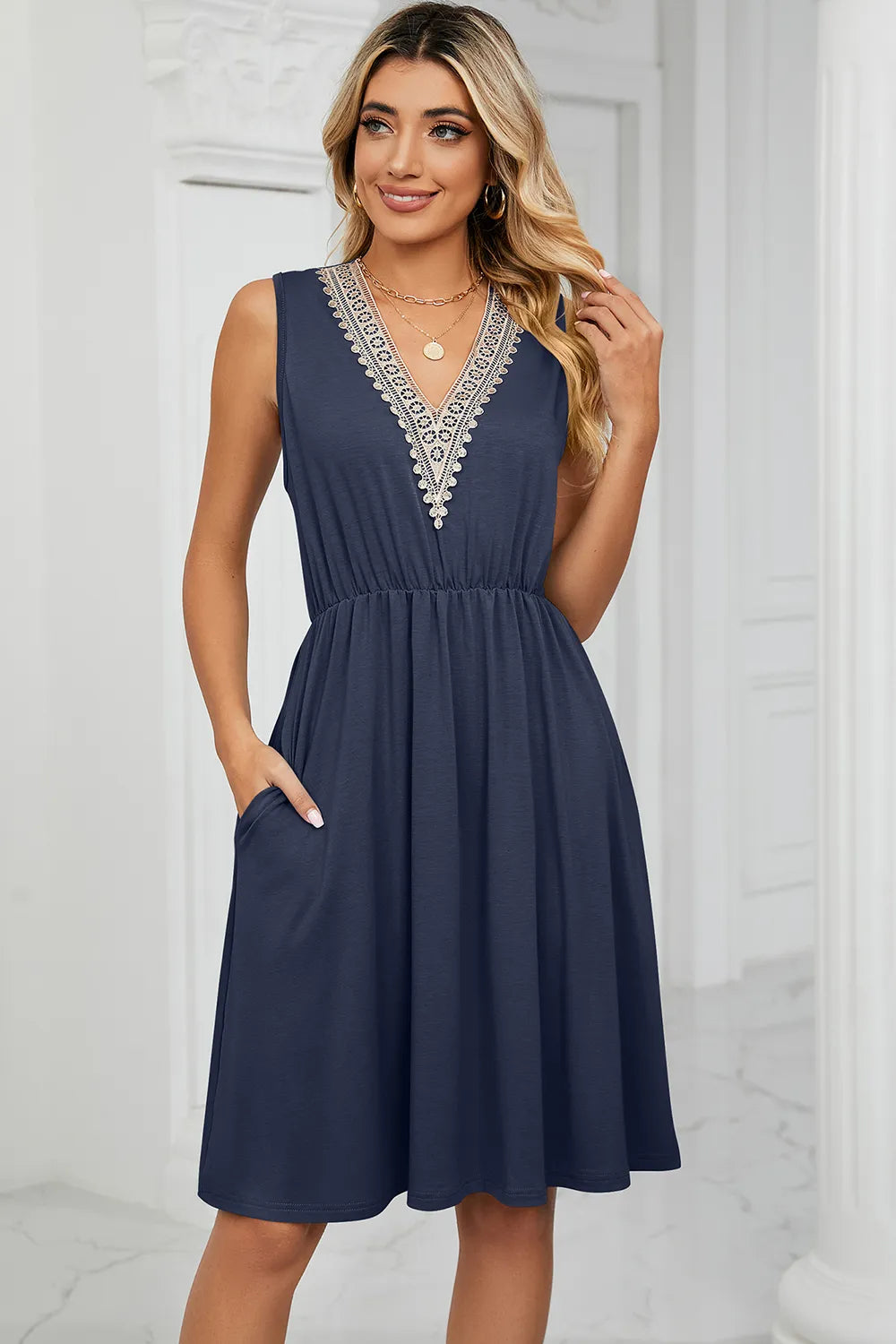 Solid color V-neck lace patchwork sleeveless pocket waist cinching dress