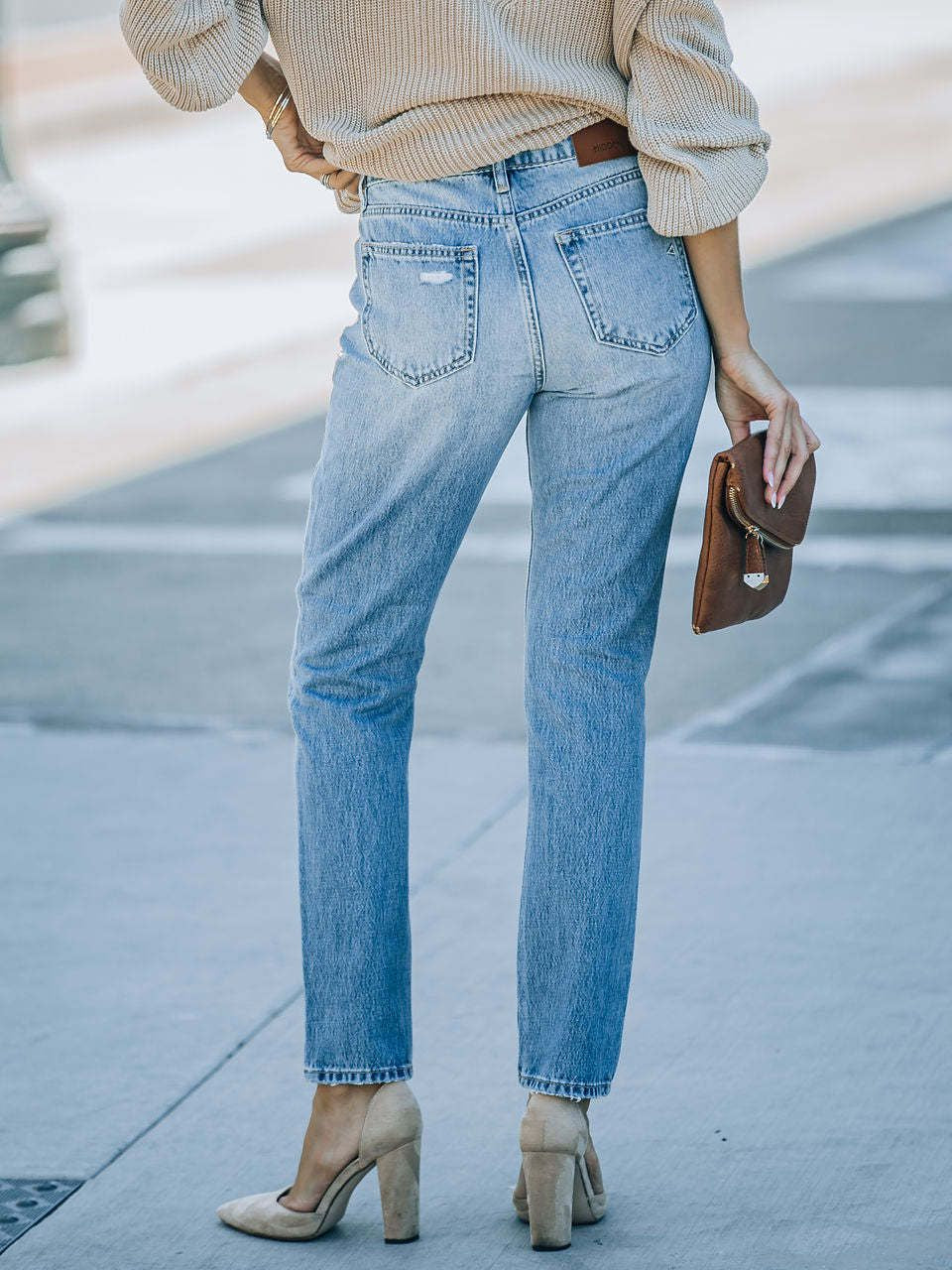 Distressed Buttoned Jeans with Pockets