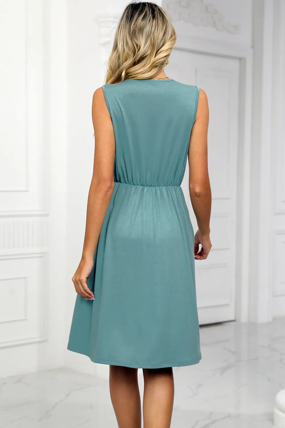 Solid color V-neck lace patchwork sleeveless pocket waist cinching dress