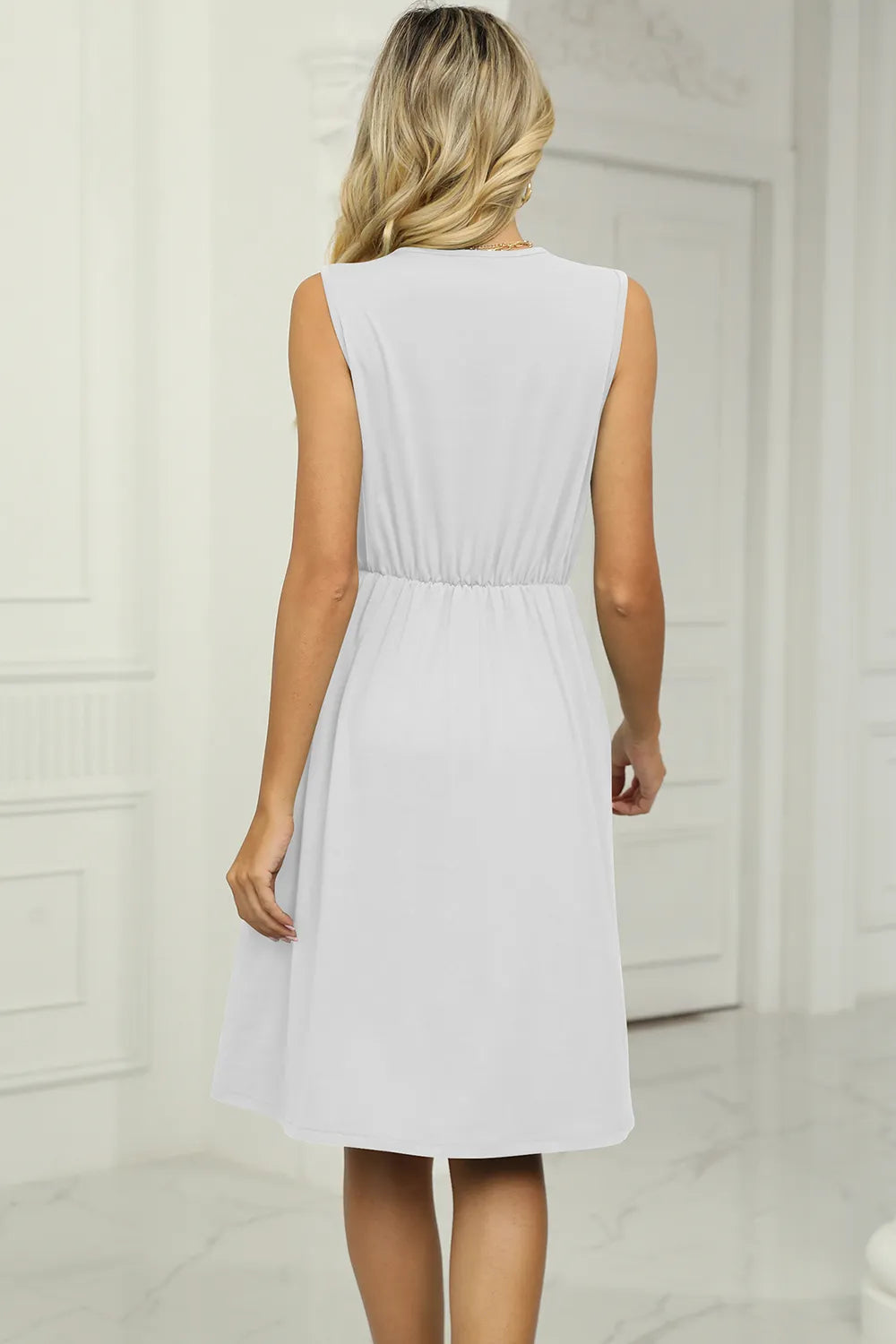 Solid color V-neck lace patchwork sleeveless pocket waist cinching dress