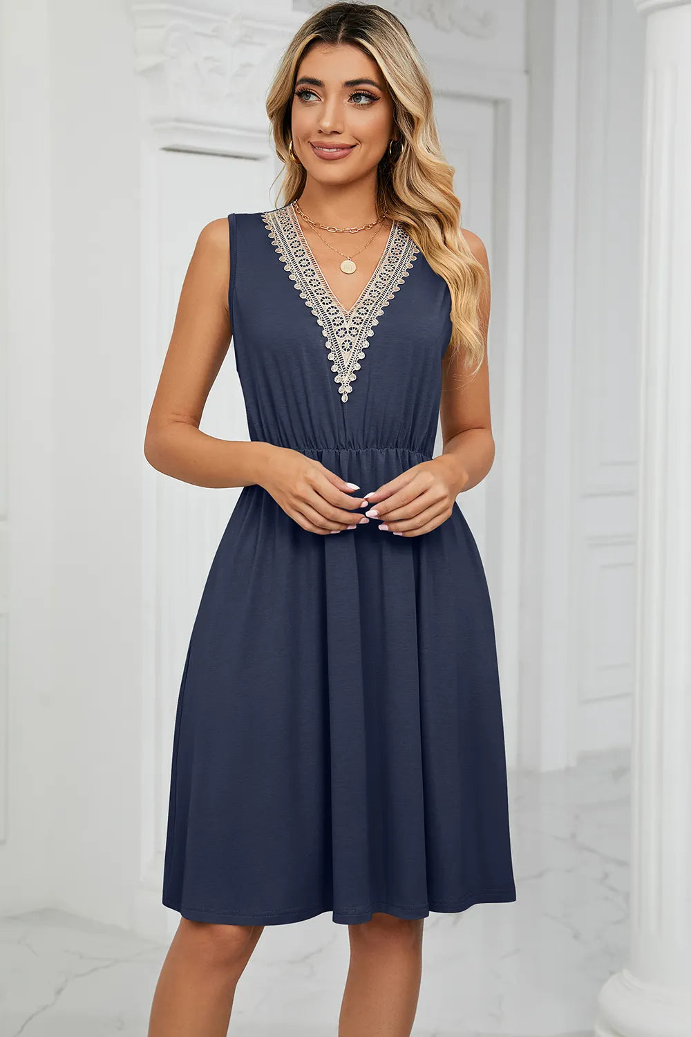 Solid color V-neck lace patchwork sleeveless pocket waist cinching dress