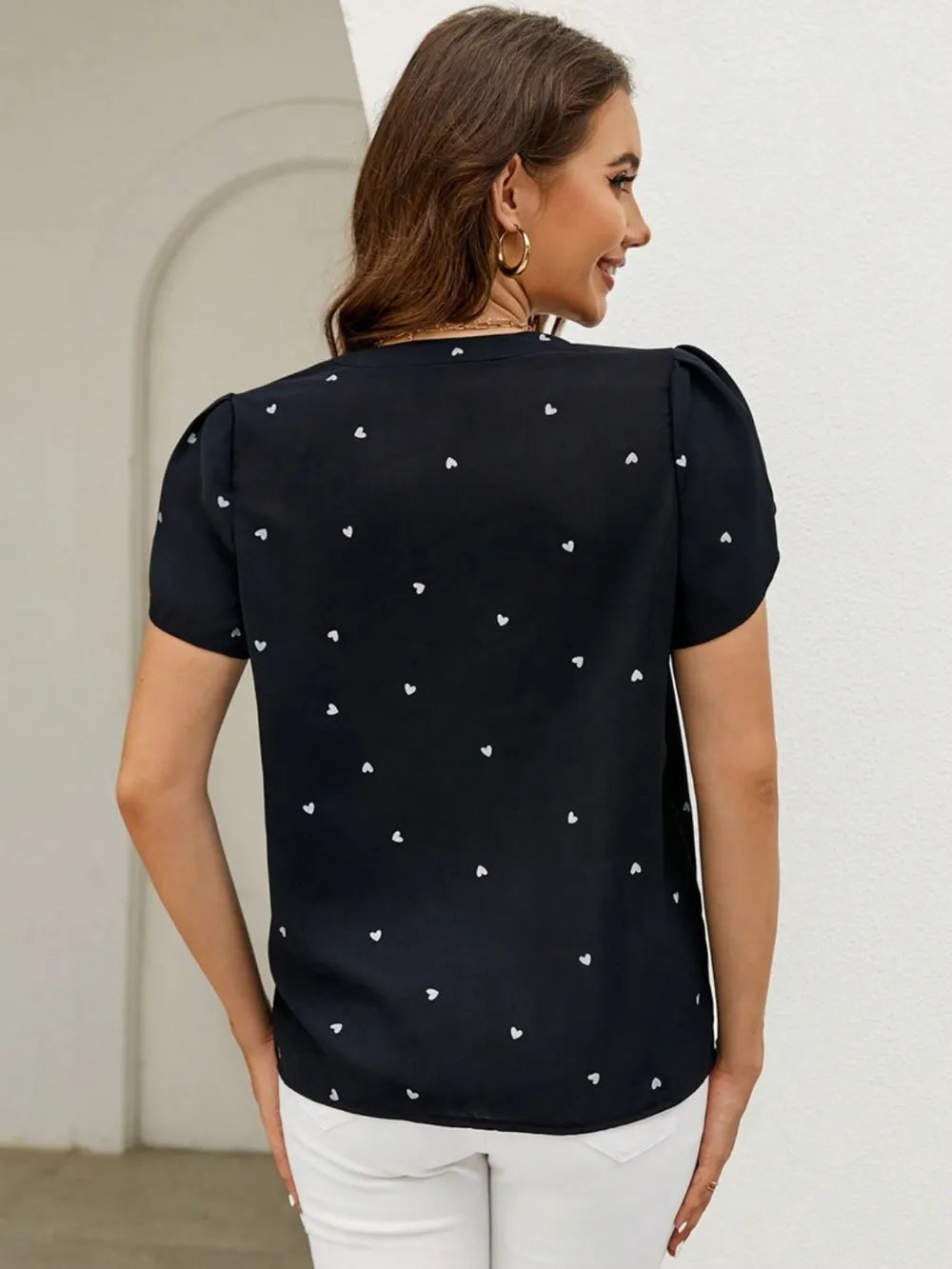 V-neck heart-shaped petal sleeve shirt with elegant women's top