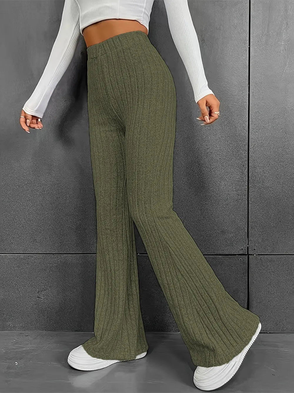 Fashionable and casual solid color micro flared high waisted pants for women