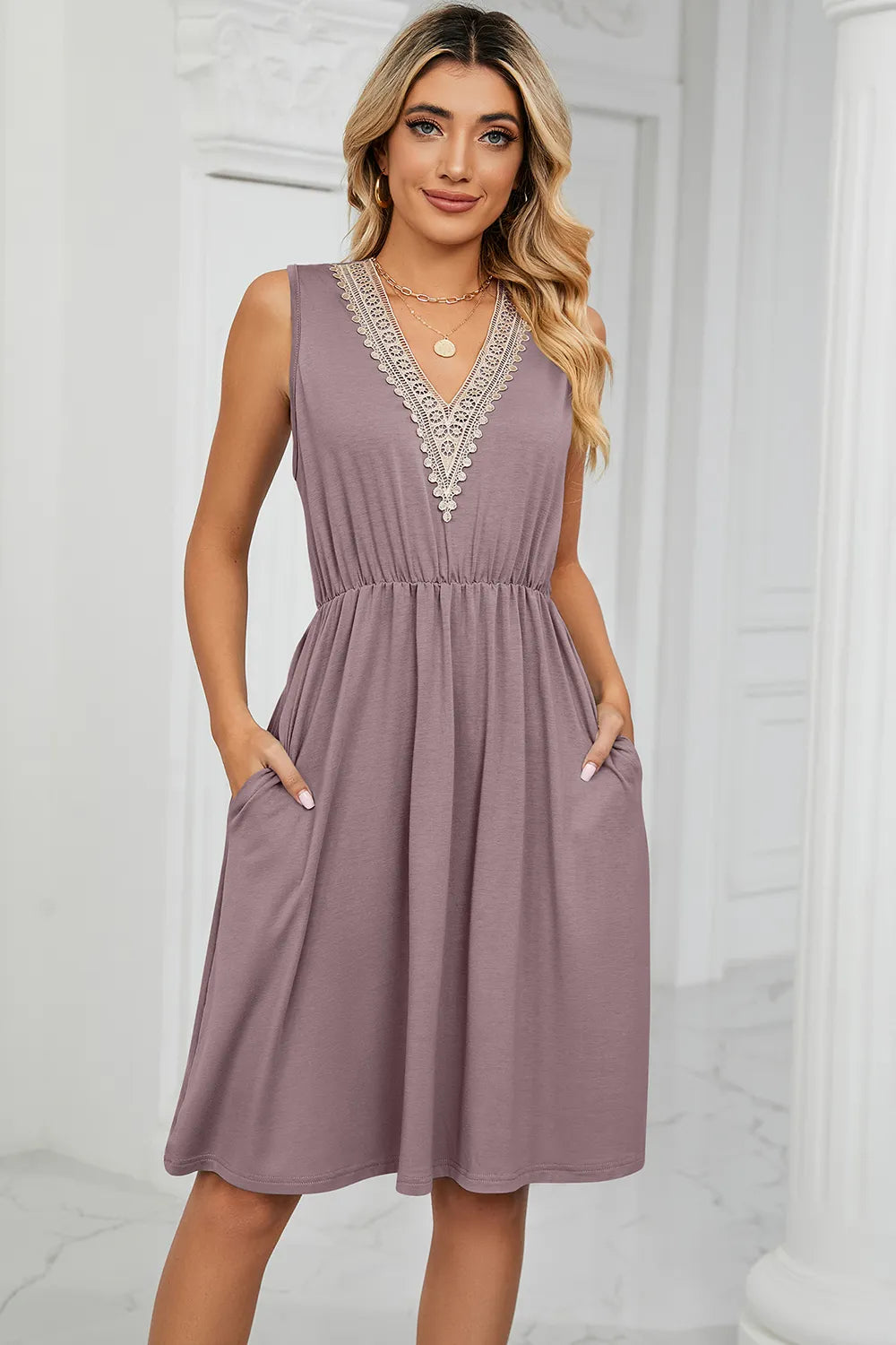 Solid color V-neck lace patchwork sleeveless pocket waist cinching dress