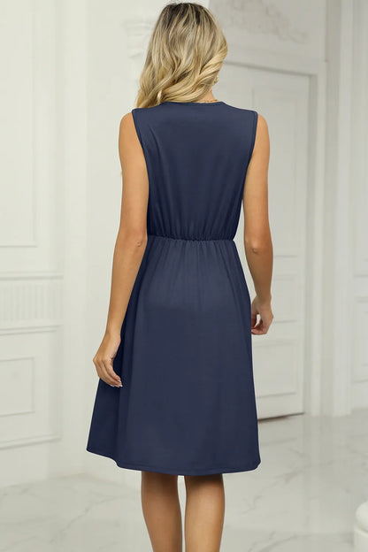 Solid color V-neck lace patchwork sleeveless pocket waist cinching dress