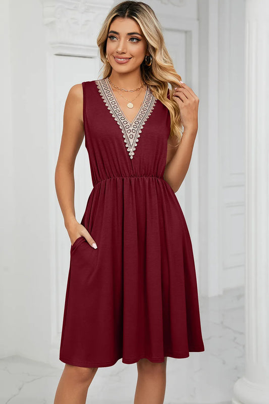 Solid color V-neck lace patchwork sleeveless pocket waist cinching dress