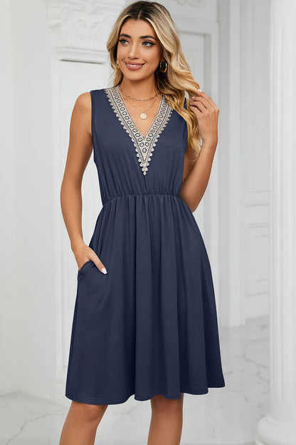 Solid color V-neck lace patchwork sleeveless pocket waist cinching dress