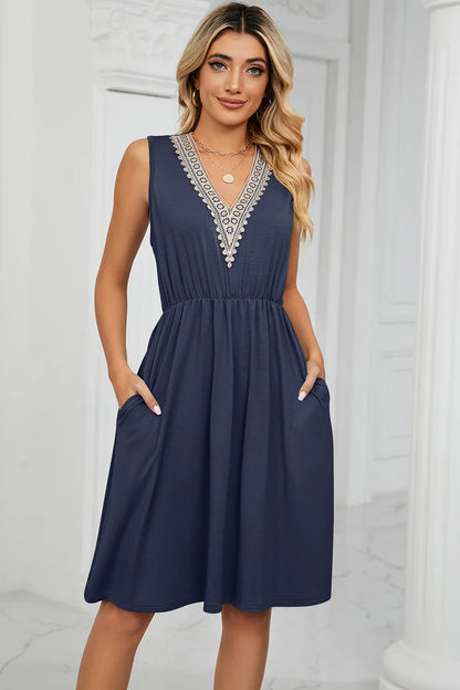 Solid color V-neck lace patchwork sleeveless pocket waist cinching dress