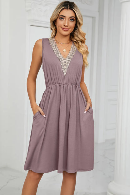 Solid color V-neck lace patchwork sleeveless pocket waist cinching dress
